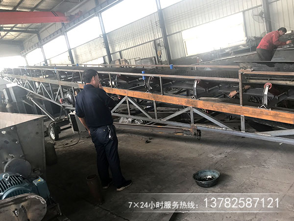 移動(dòng)皮帶機(jī)選擇什么樣的張緊裝置好用！