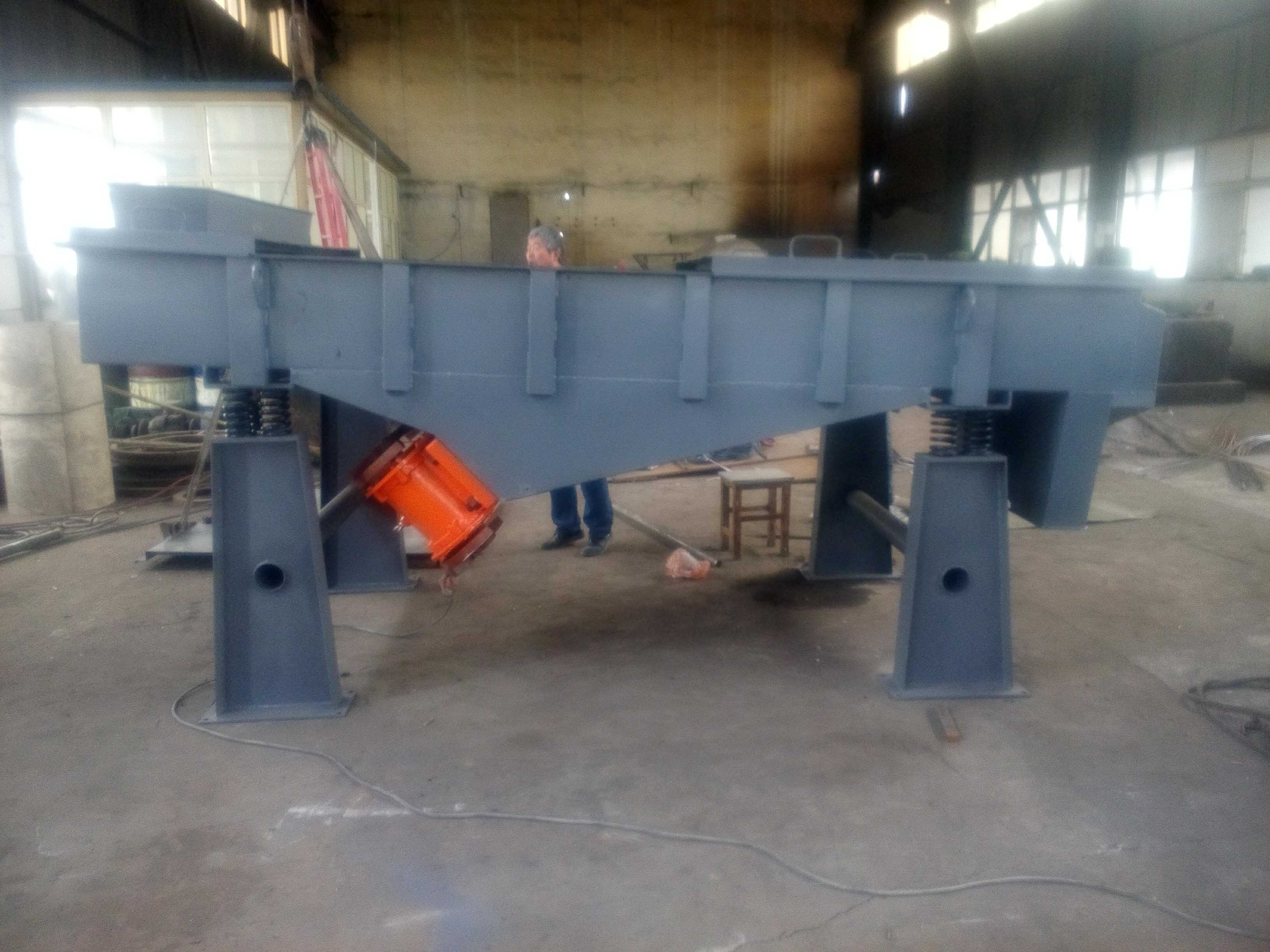 拉網(wǎng)式直線振動篩詳細技術(shù)參數(shù)及圖紙 拉網(wǎng)式直線振動篩詳細技術(shù)參數(shù)及圖紙